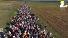 20-тисячний Хресний хід з Кам'янця-Подільського наближається до Почаївської Лаври (ВІДЕО)