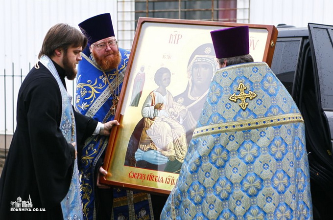 Со святой горы Афон в Одесскую епархию УПЦ привезли список с иконы Божией Матери «Троеручица»
