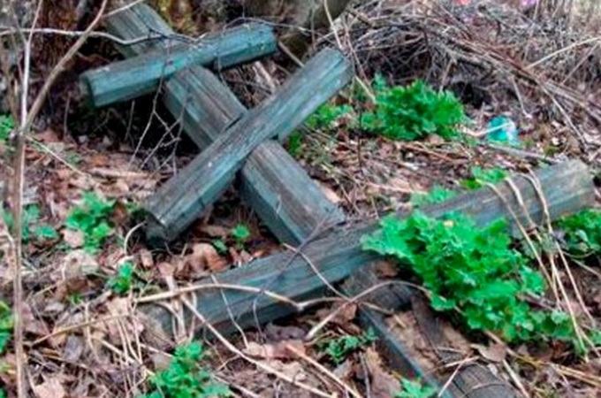 В Днепропетровской области вандалы разорили десятки могил