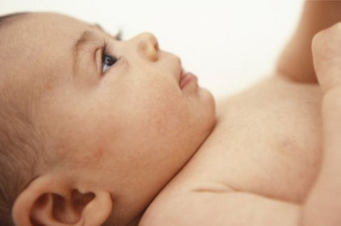 В Англії узаконили народження дітей від трьох батьків