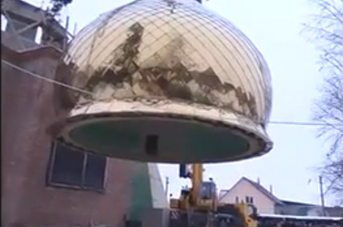 The dome is raised on Rokhmanov UOC temple instead of the church seized by Kiev Patriarchate