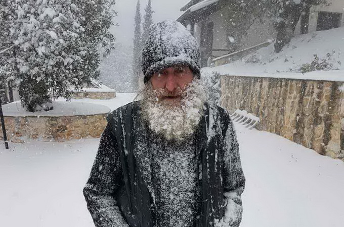 Афонські ченці закарбували Різдво у засніженому Хіландарі (ФОТО, ВІДЕО)