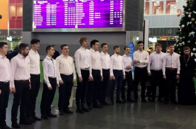 Туристов в аэропорту