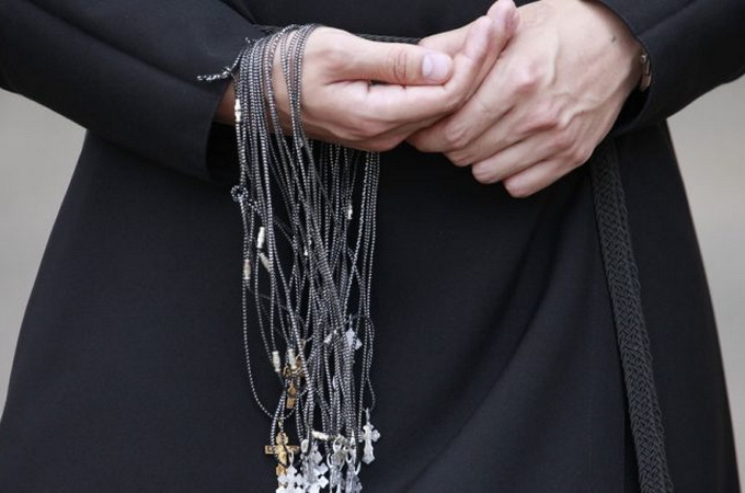 Священик УАПЦ виманював гроші у киян під приводом лже-похоронів