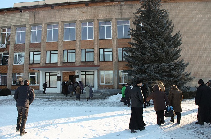 Парафіяни УПЦ Катеринополя просять владу захистити їх від нападок священиків УАПЦ