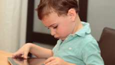 Американська академія педіатрії опублікувала норми користування планшетами