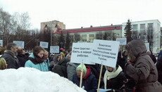 Верующие Ровенской епархии УПЦ провели протестную акцию против электронных паспортов
