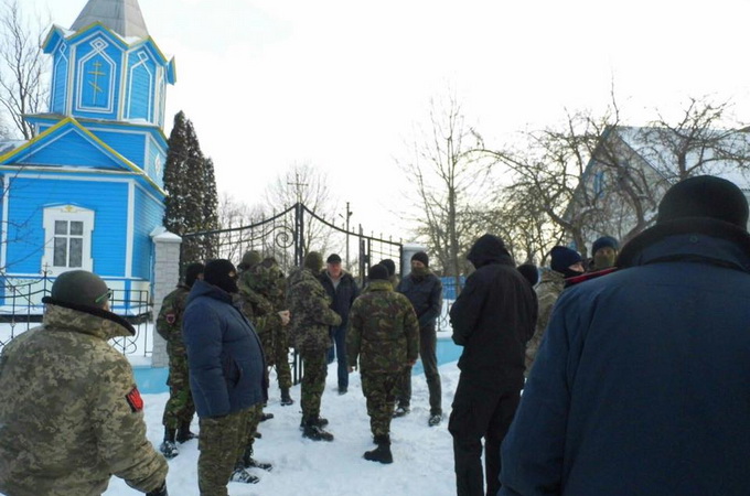 Kiev Patriarchate and "Right Sector" do not abandon attempts to seize UOC church in Kinakhovtsy