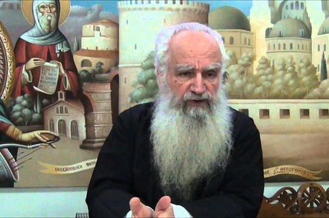 Греческий богослов Феодор Зисис считает гонения против себя несправедливыми и антиканоничными