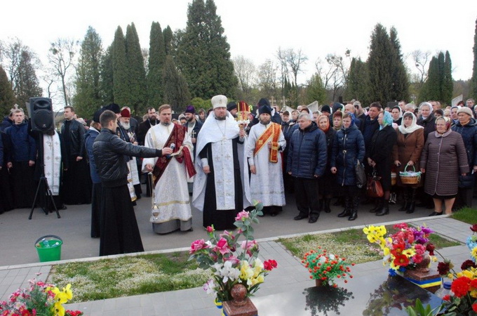 У дні поминання спочилих священики УПЦ молилися за загиблих в зоні АТО