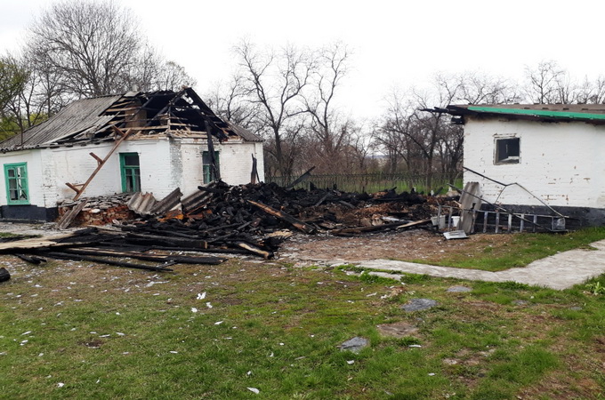 У Новомиргороді підпалили будівлі храмового комплексу УПЦ