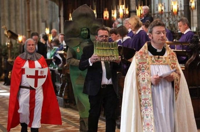 Церемонію освячення спаржі у Вустерському Соборі назвали абсурдною