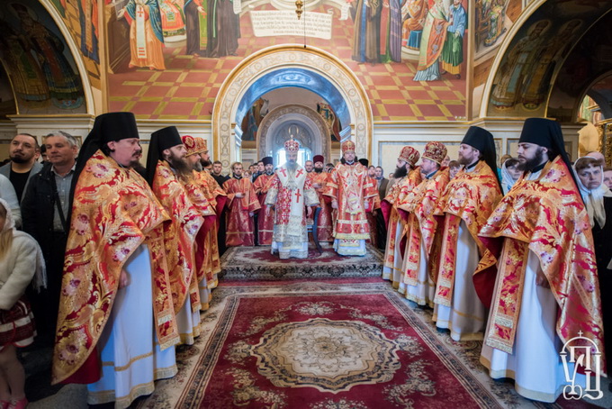 У Неділю про розслабленого Предстоятель УПЦ очолив богослужіння в Успенському соборі (ФОТО)