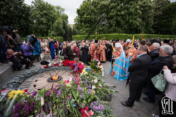 Предстоятель УПЦ очолив молитву за загиблими у Другій світовій війні (ФОТО, ВІДЕО)