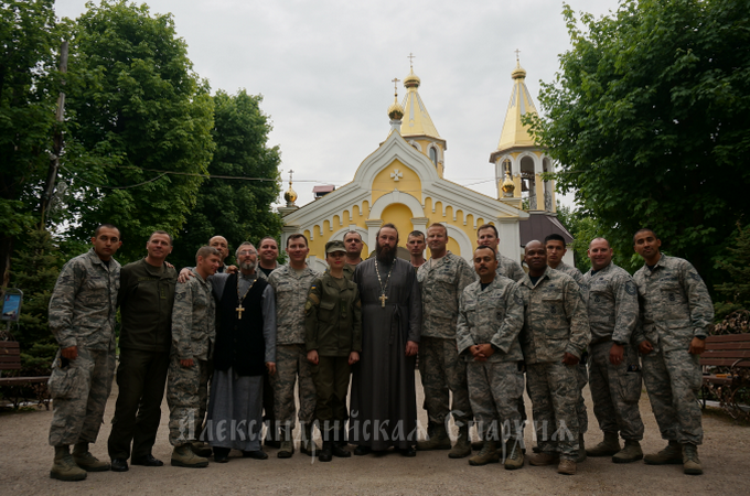 Военные США вознесли молитвы в храме УПЦ в Александрии