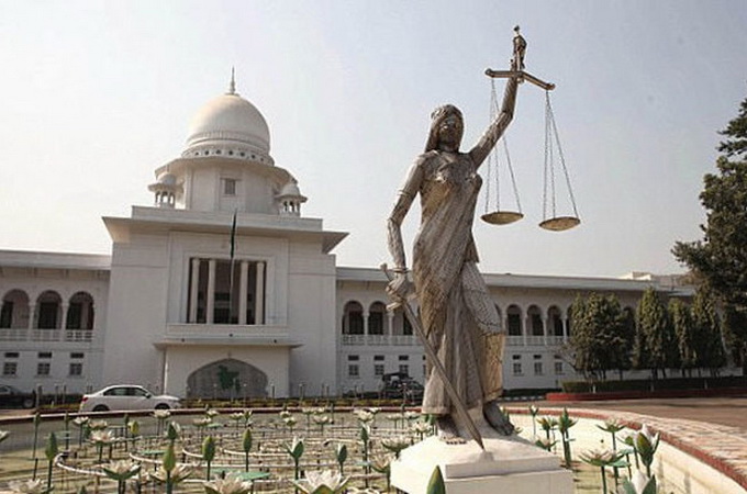 У Бангладеш мусульмани визнали статую правосуддя ідолом та демонтували