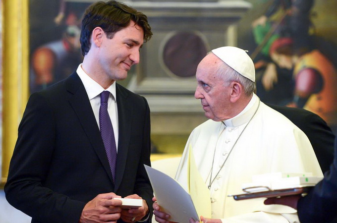 Прем'єр-міністр Канади зажадав вибачень від Папи Римського