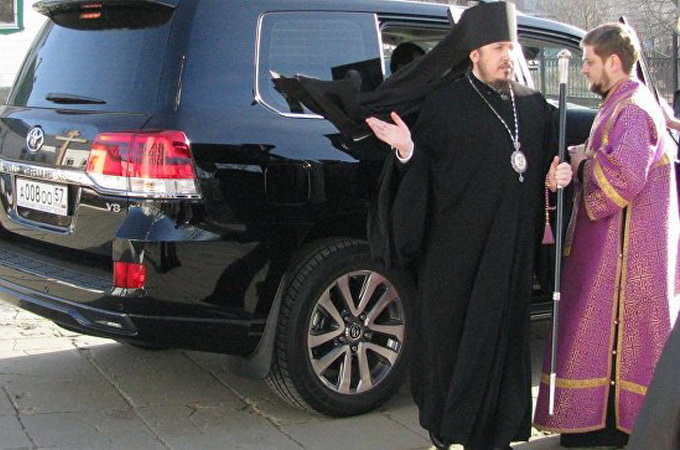 В РПЦ закликали священиків відмовитися від дорогих автомобілів
