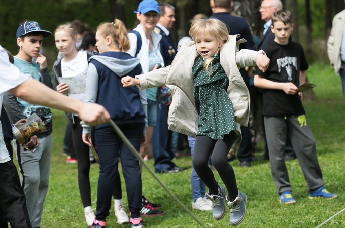 У світі відзначають День захисту дітей