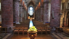 В англіканській церкві розглянуть питання хрещення трансгендерів