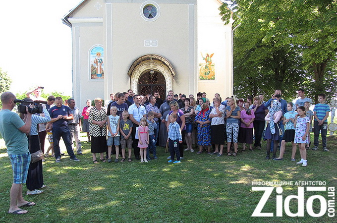 В Ірляві громада УПЦ не здається: Наш храм – не віддамо! (ВІДЕО)