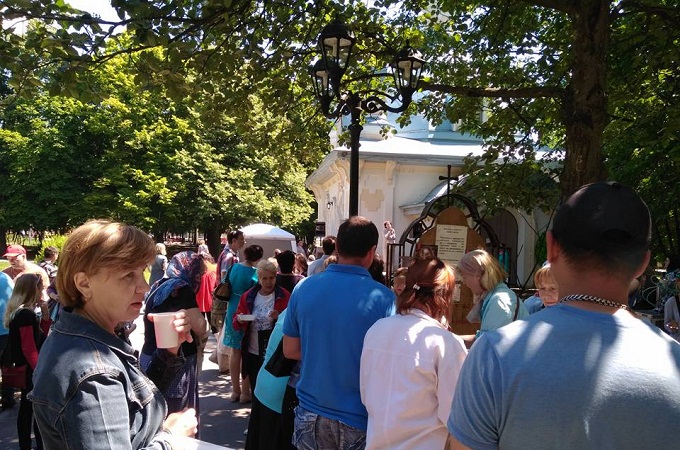 У Києві біля храму святителя Спиридона пройшов фестиваль борщу