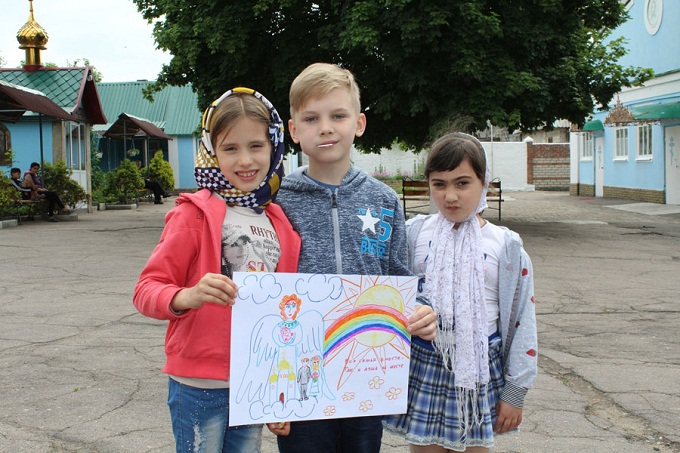 Діти малюють світ без війни. У недільній школі Краматорська пройшов конкурс малюнка