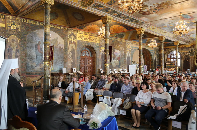 Лікарі-офтальмологи вклонилися мощам святих угодників в Київській Лаврі