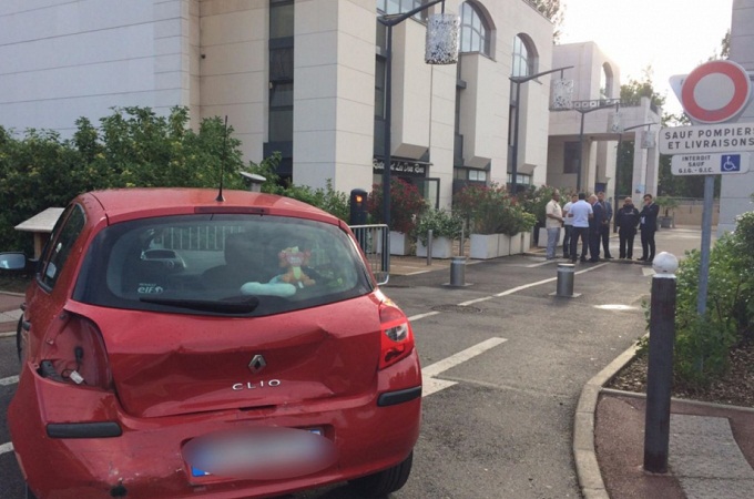 Поліція запобігла теракту біля мечеті у передмісті Парижа