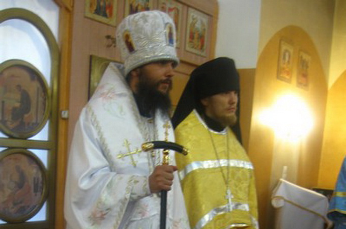 Розкольник проти розколу: Клірики УПЦ КП безчестять Церкву словами та вчинками