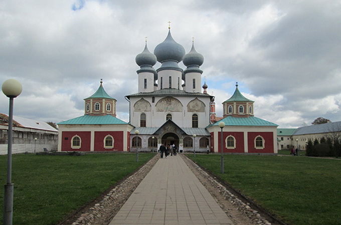 У Тихвінському монастирі вшанували чудотворний образ Божої Матері