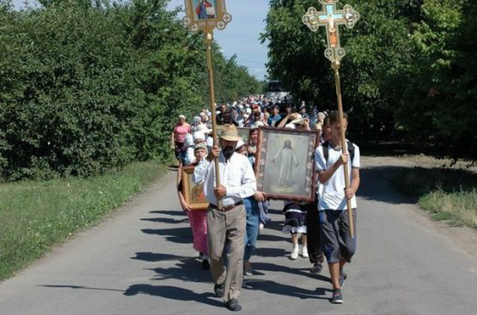 Верующие Херсонской епархии УПЦ совершили Крестный ход в Асканию-Нова (ФОТО)