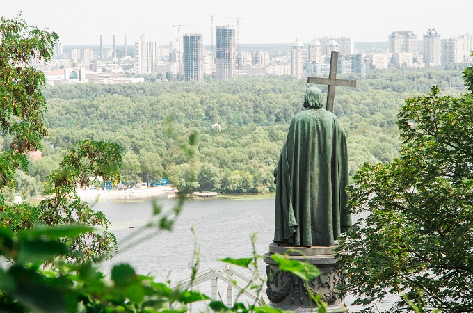 Ко Дню Крещения Руси привели в порядок памятник князю Владимиру