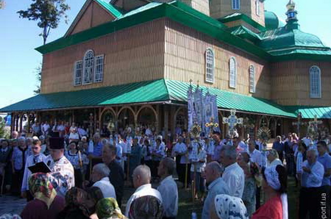 Жителі села на Прикарпатті звинуватили представника КП у крадіжці 700 тис. грн