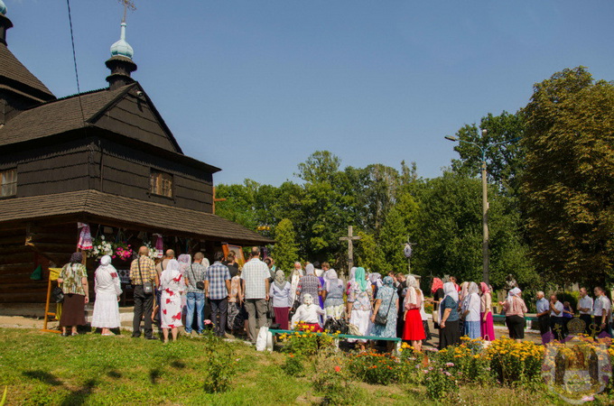 Епископ Ивано-Франковский Тихон молитвенно поддержал верующих Коломыи (ВИДЕО)