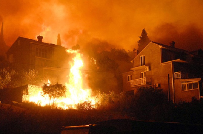 Запалена на могилі лампада спричинила триденну пожежу в Хорватії