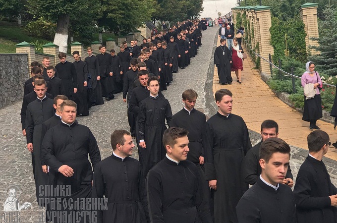 В Киевских духовных школах учебный год начался с крестного хода (ФОТО, ВИДЕО)