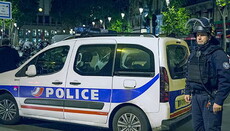 Ісламіст напав із ножем на паризького патрульного, погрожуючи йому помстою Аллаха