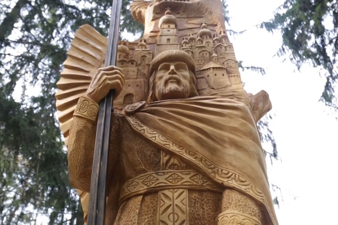 В Малине на месте памятника Ленину открыли памятник Владимиру-Крестителю (ВИДЕО)