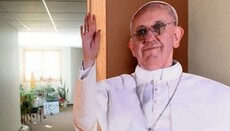 У США три літні жінки викрали з церкви картонного Папу Римського