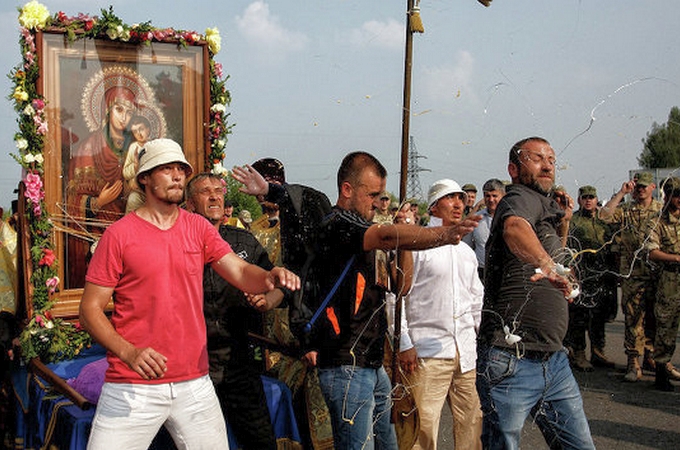 Правозащитники добились расследования нападений на Крестный ход УПЦ–2016