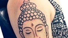 Британка відсудила $ 5200 у влади Шрі-Ланки за татуювання Будди