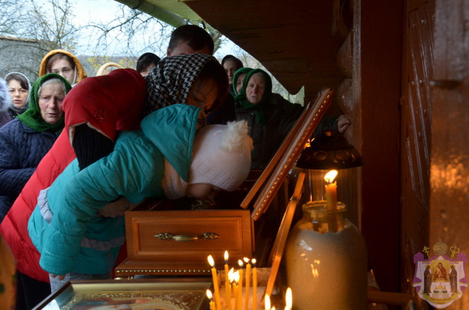 Вірянам захопленого храму в Старому Гвіздці принесли мощі святого Спиридона