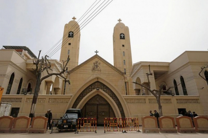 В Єгипті мусульманські радикали накинулись на коптських християн в храмі