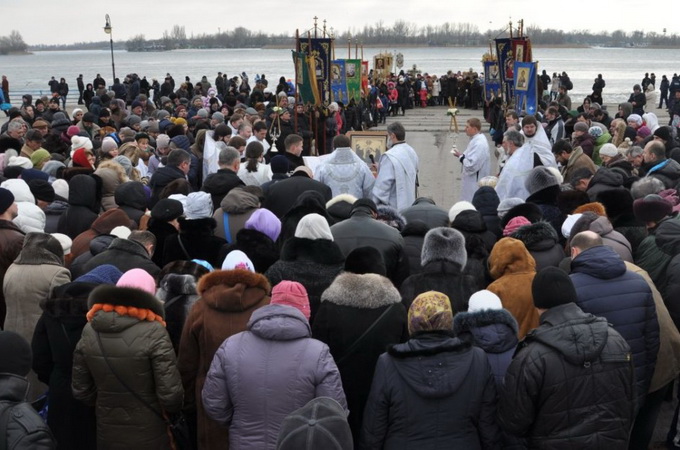 В епархиях УПЦ на Крещение освятят воды Днепра и Азовского моря