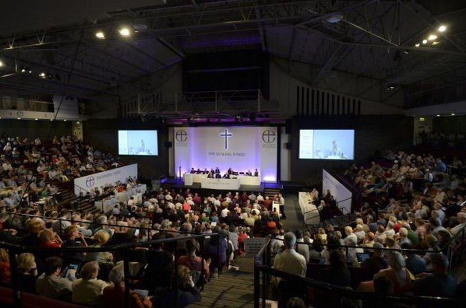 В Церкві Англії не дозволили проводити «повторне хрещення» трансгендерів