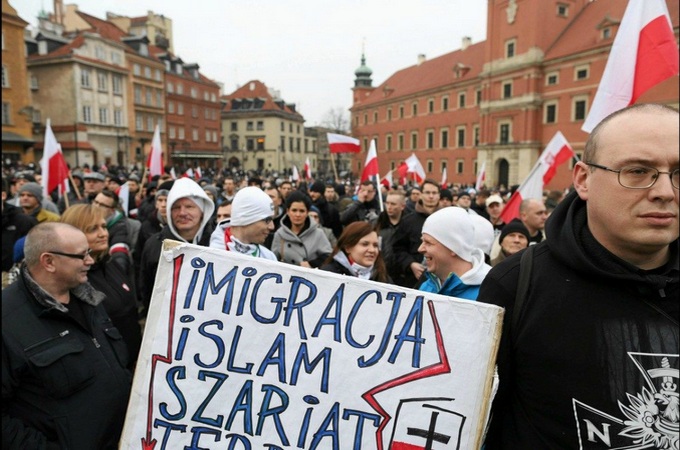 В Польше прошли митинги против строительства исламского центра и мигрантов