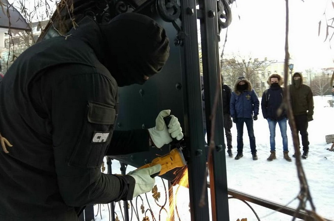 Нардеп недоумевает, за что арестовали поджигателей Десятинного монастыря 