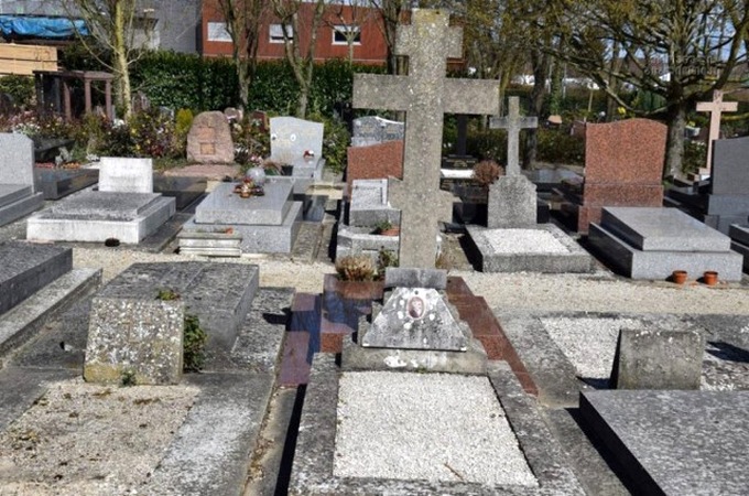 У західній Грузії крадуть і перепродають цвинтарні надгробки та хрести