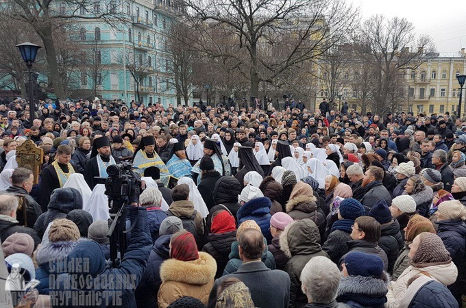 Молебен у Десятинного монастыря и акция радикалов (ПРЯМАЯ ТРАНСЛЯЦИЯ)